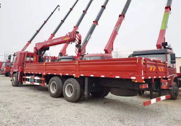 陜汽軒德后八輪12噸宏昌天馬隨車(chē)吊