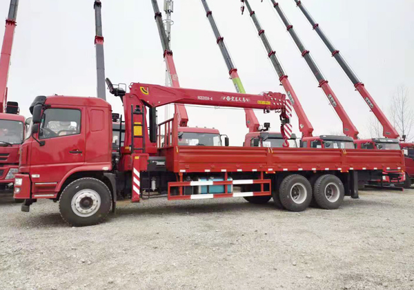 陜汽軒德后八輪12噸宏昌天馬隨車(chē)吊