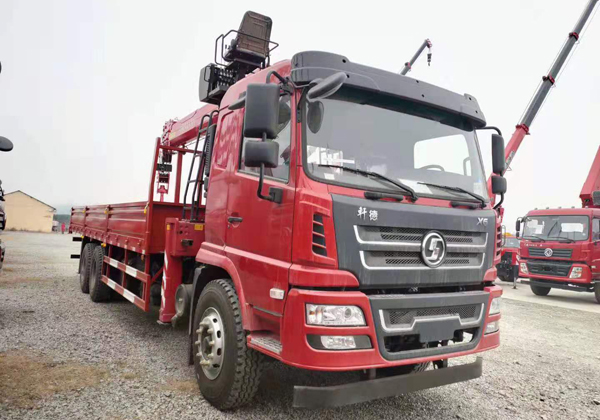 陜汽軒德后八輪12噸宏昌天馬隨車(chē)吊